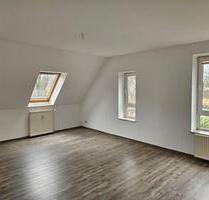 3-Zi.-Whg. im DG, frisch renoviert - 11 min. mit dem Auto zum Bahnhof Buxtehude - Moisburg