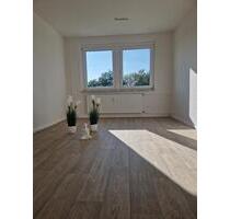 Traumhafte Aussicht: 2- Raum-Wohnung mit Badewanne in der A.-Schweitzer-Siedlung 9 sofort verfügbar! - Glauchau