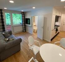 Möblierte 2 Zimmerwohnung: Balkon, Stellplatz, Putzfrau, Wannsee - Berlin Steglitz-Zehlendorf