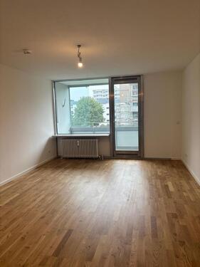 Foto - Helle 3-Zimmer-Wohnung mit Balkon in München