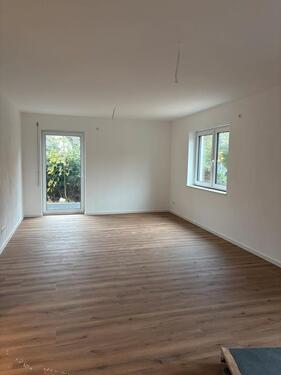 Foto - Moderne 3 - Zimmer Erdgeschoss Wohnung mit Balkon und Terrasse
