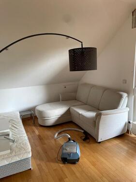 Foto - Mietangebot: Vermiete möbliertes Zimmer mit Ankleideraum
