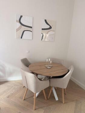 Foto - Charmante Altbauwohnung: Luxus-Einbauküche und Stilvollem Interieur