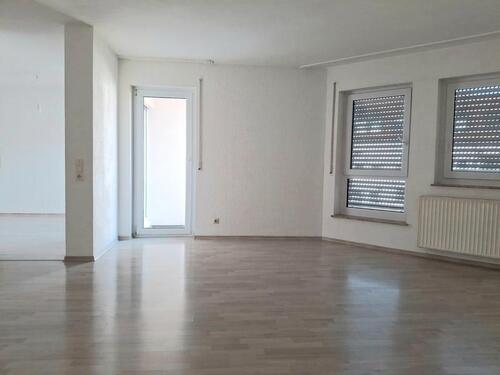 Foto - Zentrale 3,5-Zimmer Wohnung mit Balkon, Büro & Garage