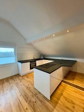 Foto - ***Anfragestopp*** Moderne, vollklimatisierte Dachgeschosswohnung