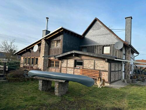 Foto - Freistehendes EinZweifamilienhaus mit grossem Garten,Teich ,