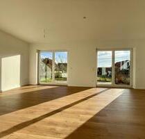 DRILLINGSFELD, Schöne Erdgeschosswohnung in Zweifamilienhaus - Amberg