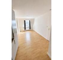 Helle ruhige zentrale Dachgeschosswohnung 40m2 mit Balkon mit Sic - Schwerin