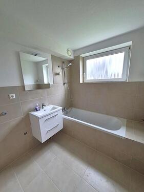 Foto - Erstbezug nach Sanierung: Schöne 3,5-Zimmer-Wohnung mit Balkon