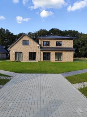 Foto - Von PRIVAT! Neue schlüsselfertige DHH mit freiem Blick ins Grüne!