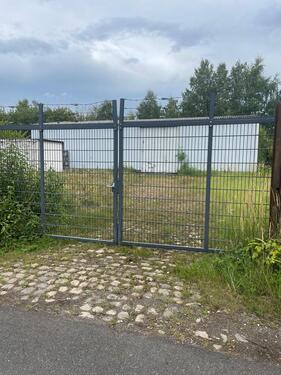 Foto - Lagerhalle mit großzügiger Freifläche & Schwerlastenregalen