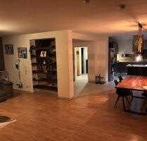 Doppelhaushäfte in Mengkofen mit Keller, Garten und Garage