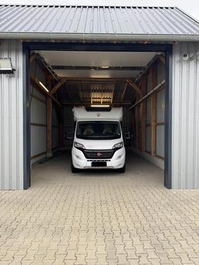 Foto - Hallen Stellplatz für Wohnmobile, Wohnwagen usw. an der A31