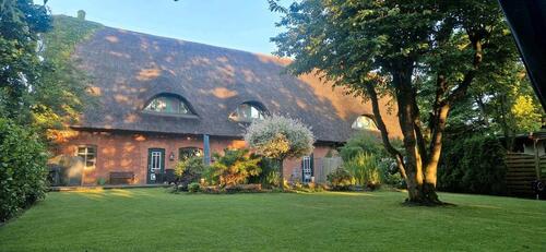 Foto - Traumhafte 3 Zi. Luxus-Wohnung unter Reet mit eigenem Garten