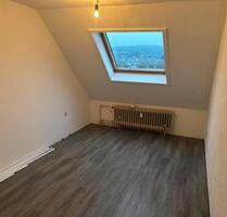 Gemütliche 3 Zimmer Küche Bad Dachgeschosswohnung in Allendorf - Allendorf (Lumda)