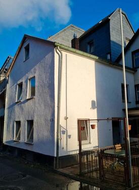 Foto - Teilrenovierte Doppelhaushälfte in zentraler Lage