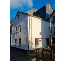 Teilrenovierte Doppelhaushälfte in zentraler Lage - Schleiden