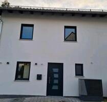 Doppelhaushälfte mit Garten - 1.400,00 EUR Kaltmiete, ca.  99,00 m² in Gerzen (PLZ: 84175)