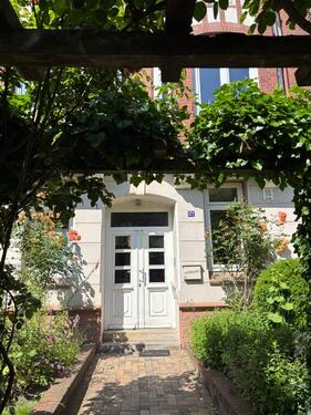 Foto - 4-Zimmer-Altbauwohnung mit Balkon, Loggia und Einbauküche