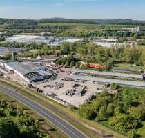 Hallen 4000m2 + 22000 m2 Grundstück eingezäunt zu vermieten - Krauthausen