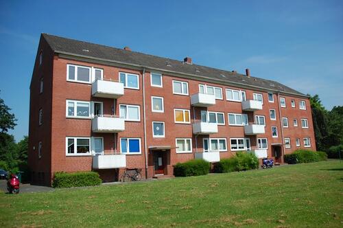 Foto - Nur mit Wohnberechtigungsschein! Großzügige Vier-Zimmer-Wohnung mit Balkon zu vermieten!
