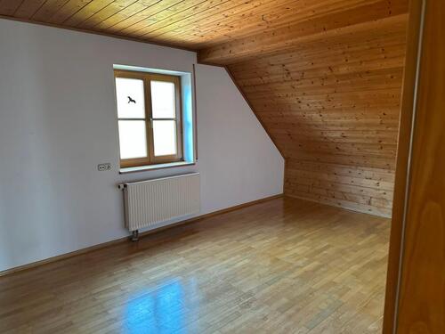 Foto - 3 Zimmer Dachgeschoßwohnung zur Miete in Geiselwind