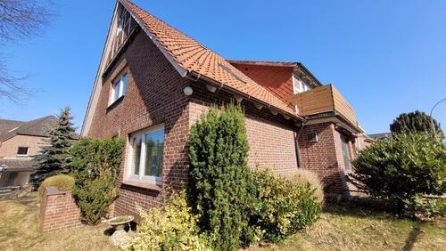 Foto - Wohnhaus mit kleinem Laden, Lager- und Stellplatzflächen