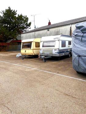 Foto - Aussenstellplatz Wohnwagen Wohnmobil
