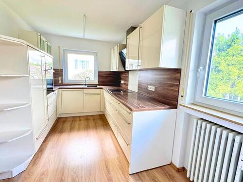 Foto - Modern renovierte 3-Raum-Wohnung mit Einbauküche, Balkon und Garage in Laichingen