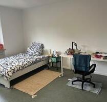 möbiliertes WG Zimmer - 770,00&nbsp;EUR Kaltmiete, ca.&nbsp; 18,00&nbsp;m&sup2; in München (PLZ: 81245) Aubing-Lochhausen-Langwied