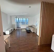 Helle Dachgeschosswohnung mit Wintergarten im Herzen von Spandau - Berlin Lichtenberg