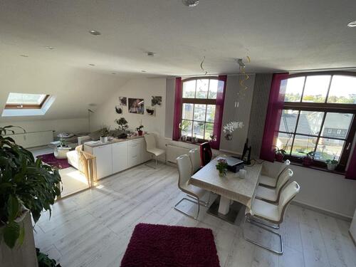 Foto - Großzügige 4-Zimmer-Wohnung mit Aufzug & Stellplatz