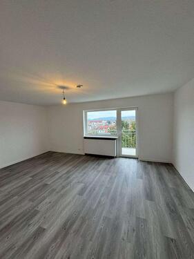 Foto - Neu renovierte 3 Zimmer Wohnung in ruhiger Feldrandlage
