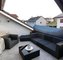 Helle 3,5-Zimmer DG-Wohnung mit großer Dachterrasse + neue Küche - Michelstadt