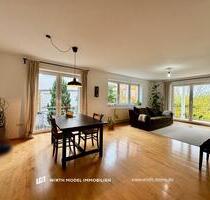 Schöne geräumige Erdgeschoss-Zwei-Zimmer-Wohnung mit Einbauküche und Balkon in Sennfeld