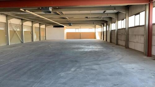 Foto - HalleGarageStellplätzekleine WohnmobileMotorräderJettingen