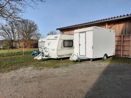 Foto - Stellplatz für Wohnwagen Anhänger