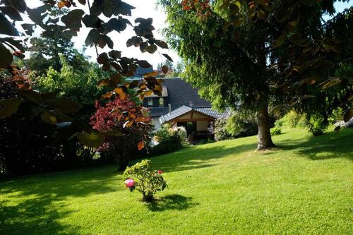Foto - Attraktives 1-2 Familienhaus mit traumhaftem Grundstück und Pool