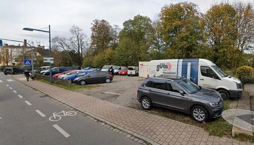 Foto - Autohandel Freifläche Stellfläche Parkplätze