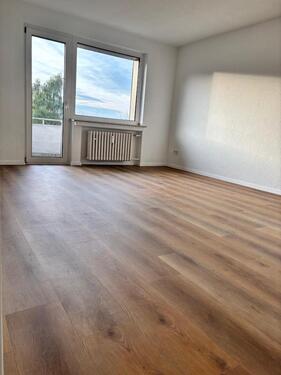 Foto - Helle 2-Zimmer-Wohnung mit Balkon, Loggia und Blick ins Grüne in