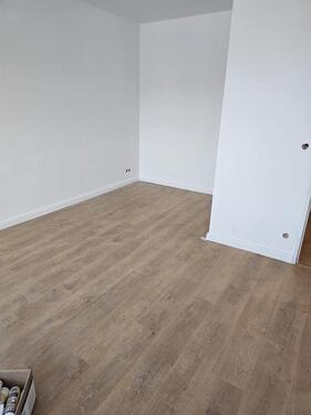 Foto - Erstbezug nach Kernsanierung - 1 ZKB Küche Badewanne Balkon Kühls