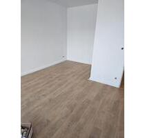 Erstbezug nach Kernsanierung - 1 ZKB Küche Badewanne Balkon Kühls - Berlin Steglitz-Zehlendorf