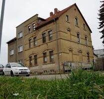 Wohnhaus mit 3 Wohnungen, 2 Garagen, großer Garten - Altenburg