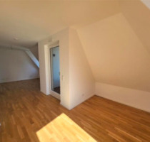 Moderne 1-Zimmer-Dachgeschosswohnung in Toplage Almarkt - Dresden
