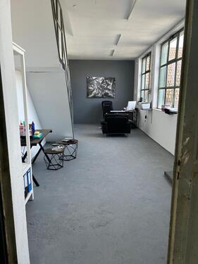 Foto - Lagerhalle in Massivbauweise zu vermieten