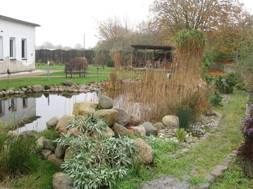 Foto - 550 m² Wfl, 400 m² Werkst., gr. Garten m. Teich, 4700 m² GesFläch