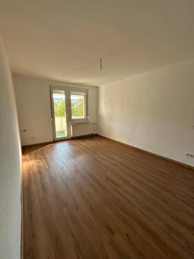 Foto - Frisch sanierte 3-Zimmer-Wohnung mit Balkon & Einbauküche – 58 qm