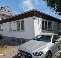 Stilvoll modernisierter Bungalow in Augsburg mit Garten und große