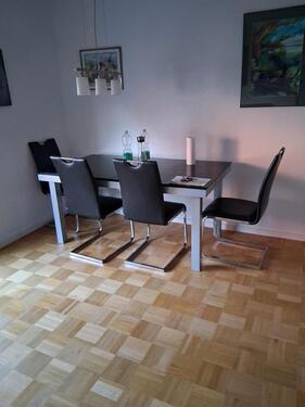 Foto - Wohnzimmer mit Balkon, ideal zum Entspannen Großes