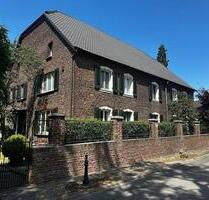 In dieser einzigartigen Wohnung verschmilzt historischer Charme mit zeitgemäßem Wohnkomfort – ein Zuhause mit dem besonderen ‚Haus-im-Haus‘-Gefühl. - Duisburg Rheinhausen